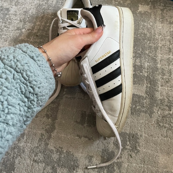 Original Superstar Adidas shoes - Picture 3 of 9